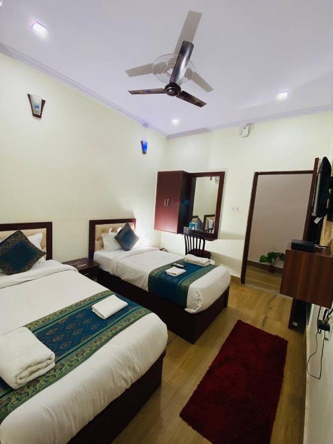The Century Plaza Hotel Varanasi Exterior foto