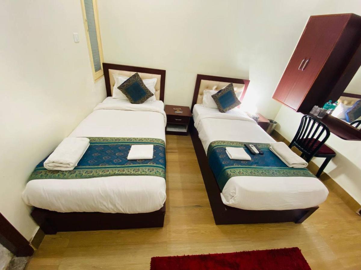 The Century Plaza Hotel Varanasi Exterior foto