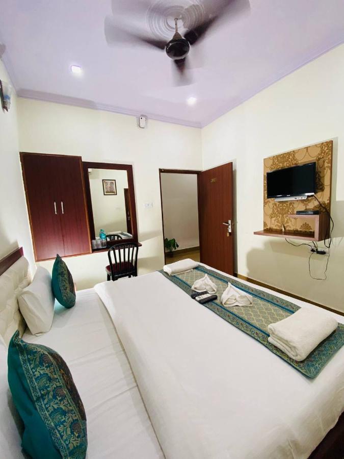 The Century Plaza Hotel Varanasi Exterior foto