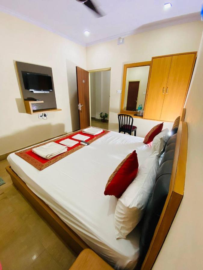 The Century Plaza Hotel Varanasi Exterior foto