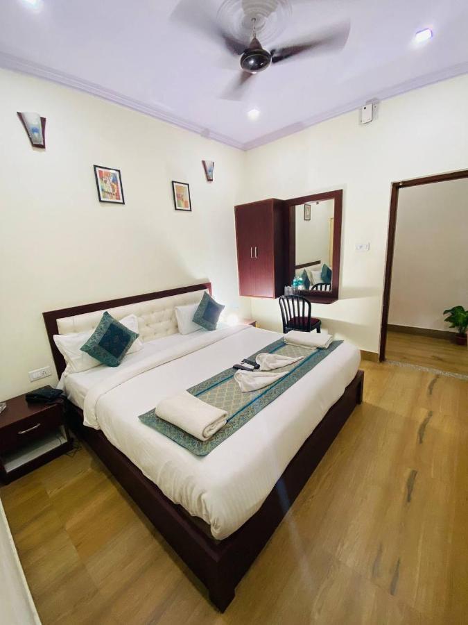 The Century Plaza Hotel Varanasi Exterior foto