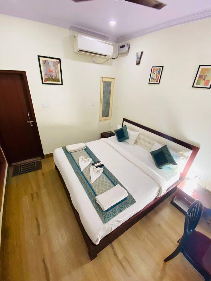 The Century Plaza Hotel Varanasi Exterior foto