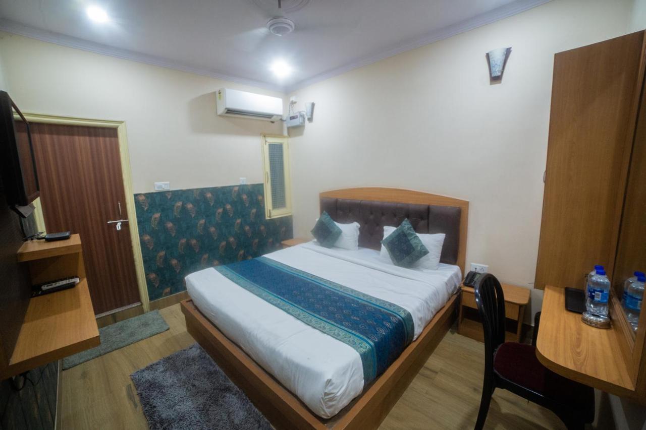 The Century Plaza Hotel Varanasi Exterior foto