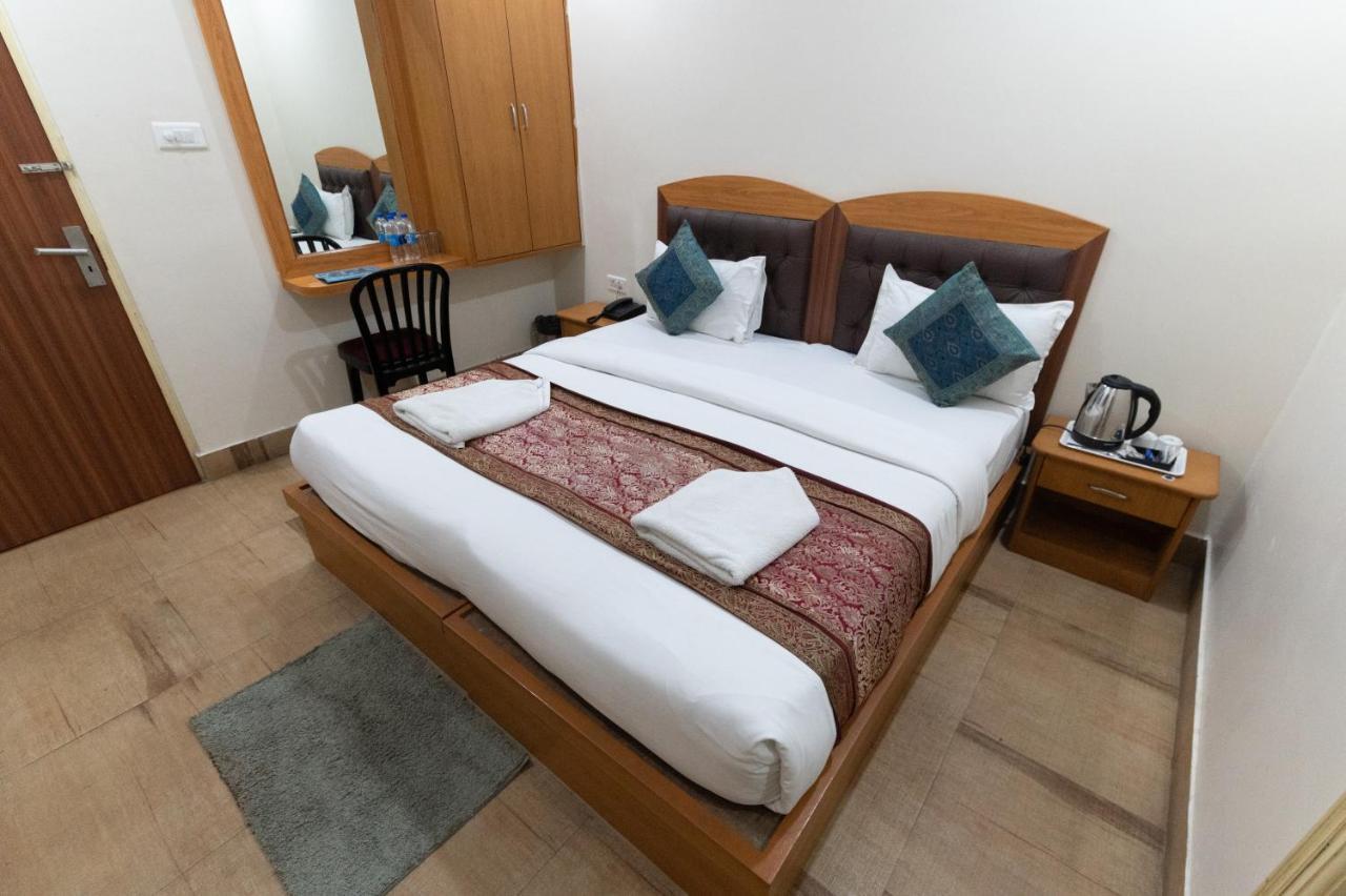 The Century Plaza Hotel Varanasi Exterior foto