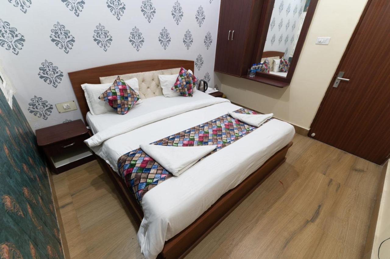 The Century Plaza Hotel Varanasi Exterior foto