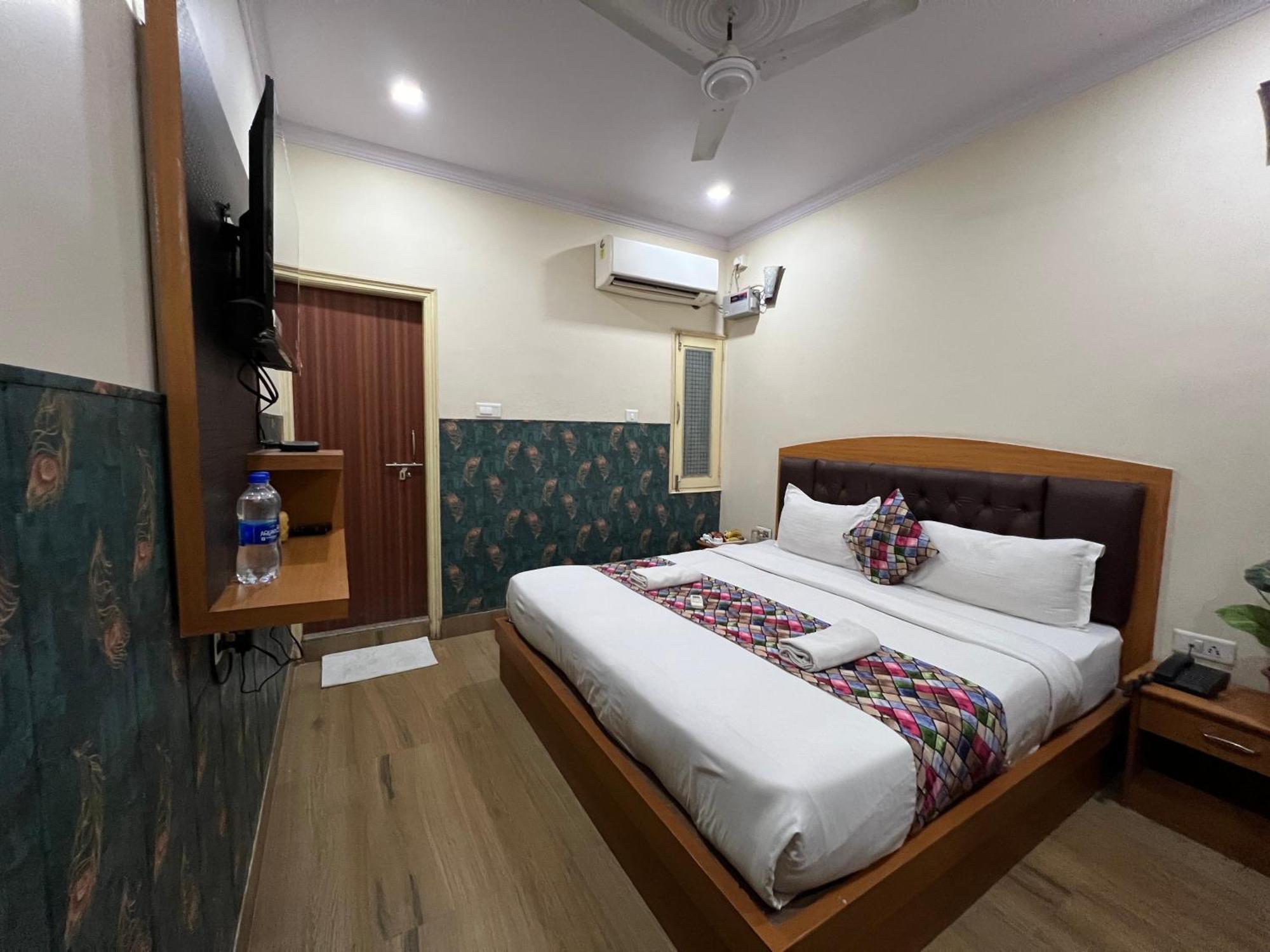 The Century Plaza Hotel Varanasi Exterior foto