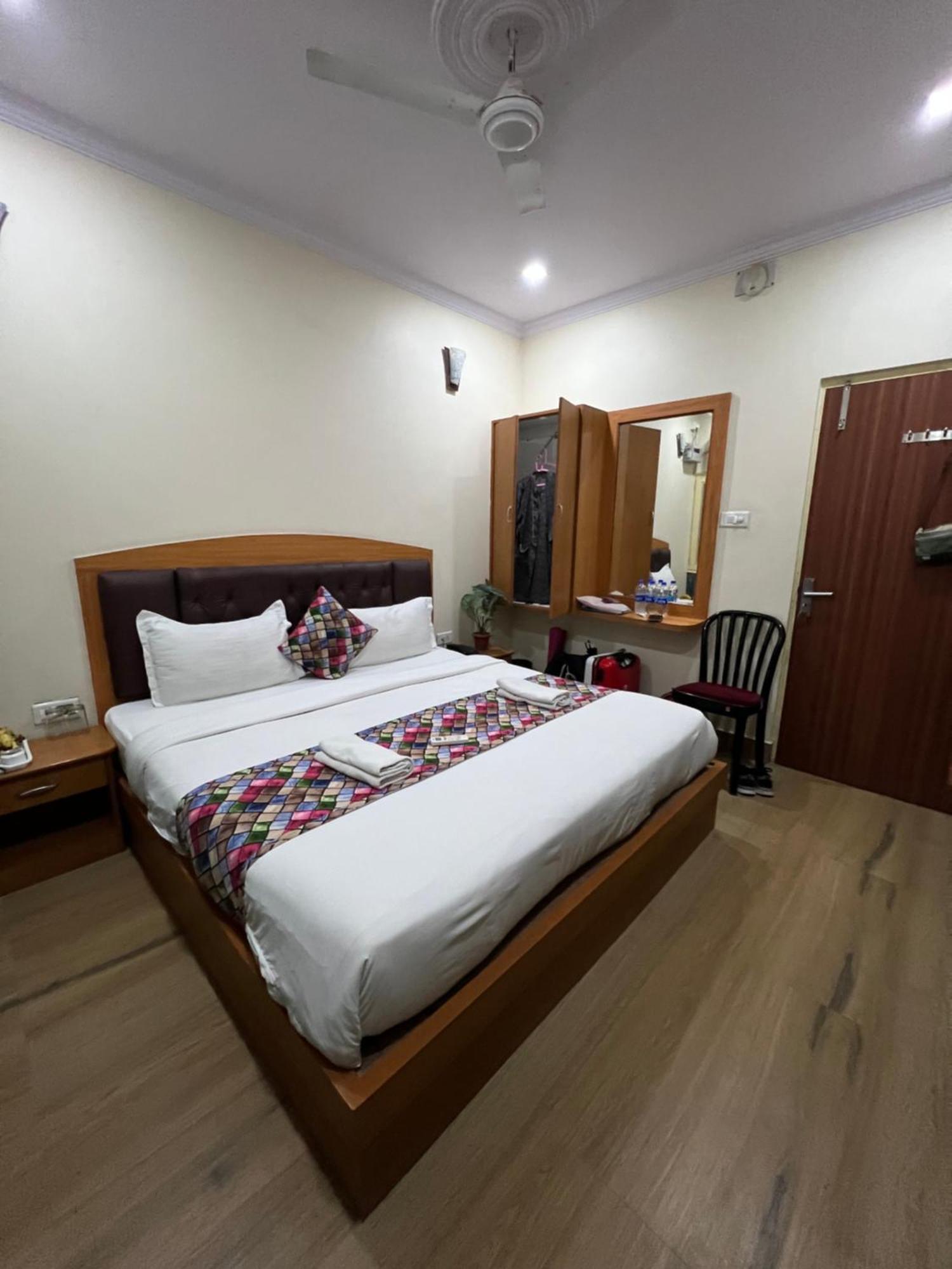 The Century Plaza Hotel Varanasi Exterior foto